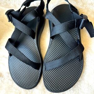 ☀️*Brand new Chacos*☀️